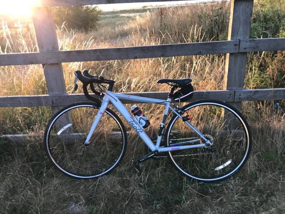 laura trott road bike
